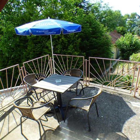 Vitorlas Apartmanhaz Сиофок Екстериор снимка