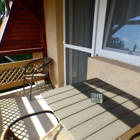 Vitorlas Apartmanhaz Сиофок Екстериор снимка