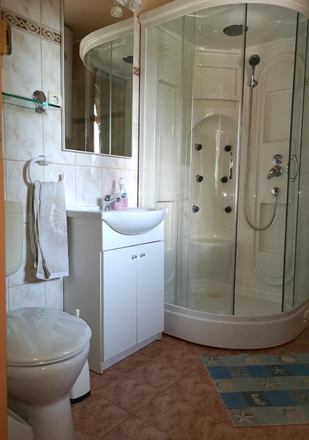 Vitorlas Apartmanhaz Сиофок Екстериор снимка