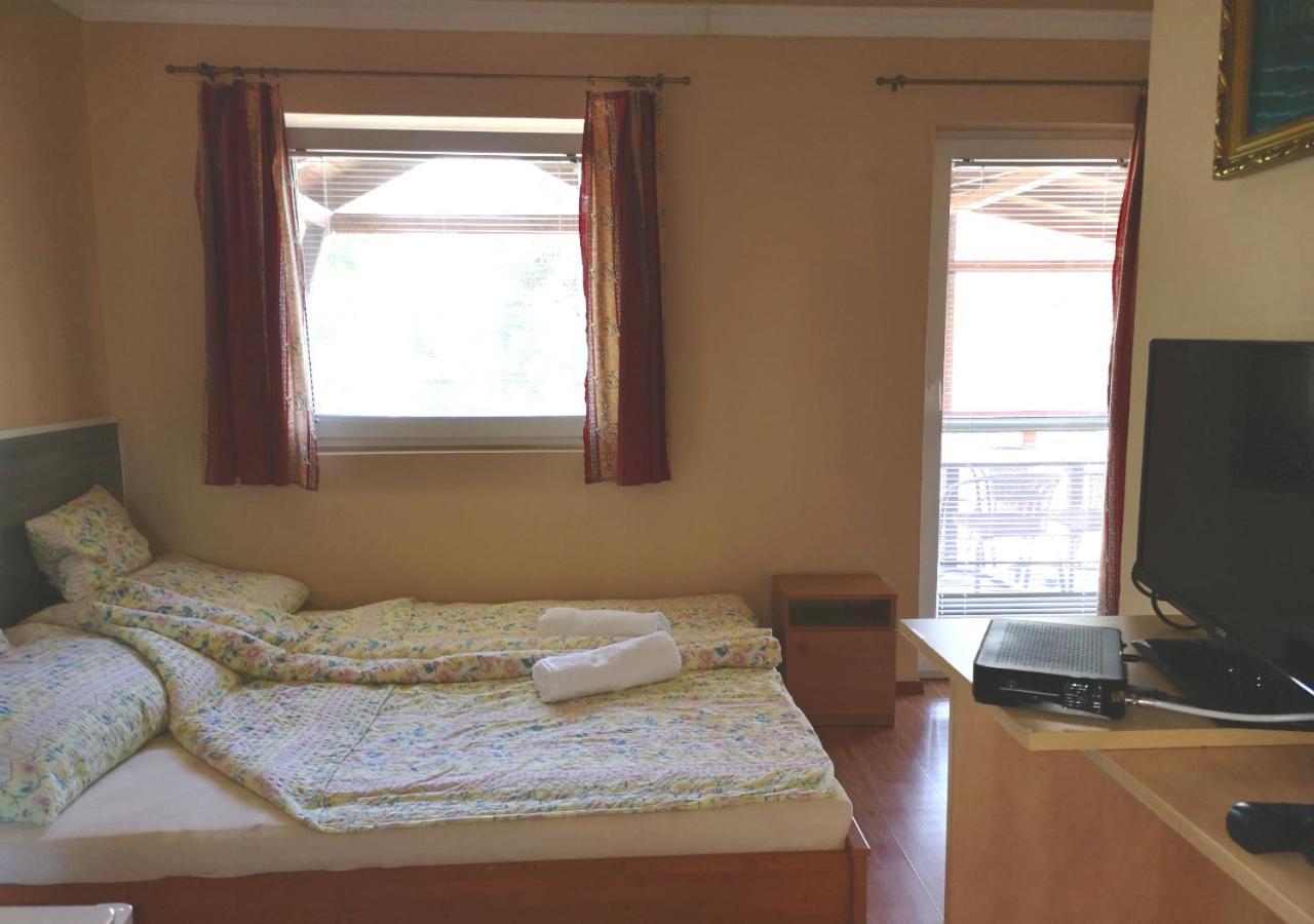 Vitorlas Apartmanhaz Сиофок Екстериор снимка