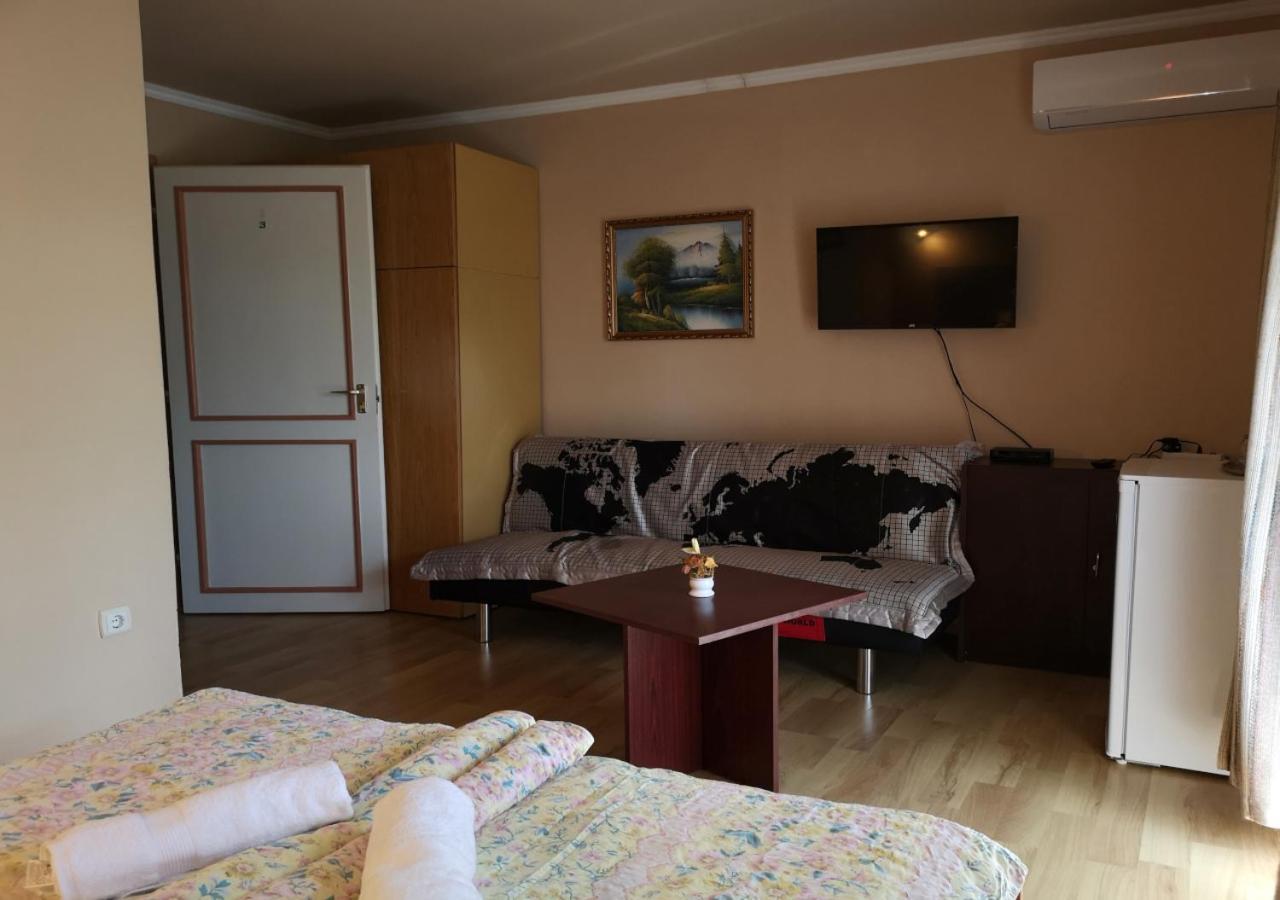 Vitorlas Apartmanhaz Сиофок Екстериор снимка