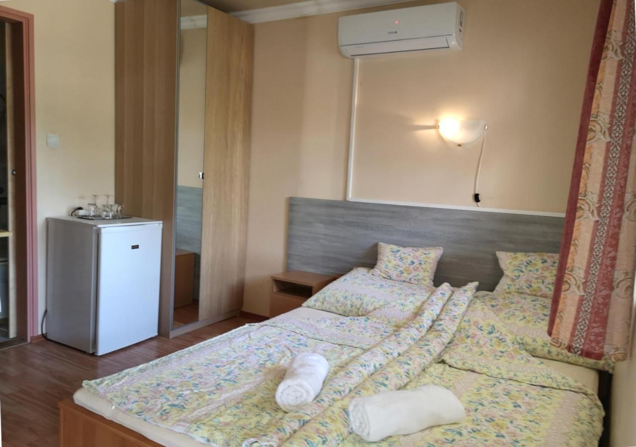 Vitorlas Apartmanhaz Сиофок Екстериор снимка
