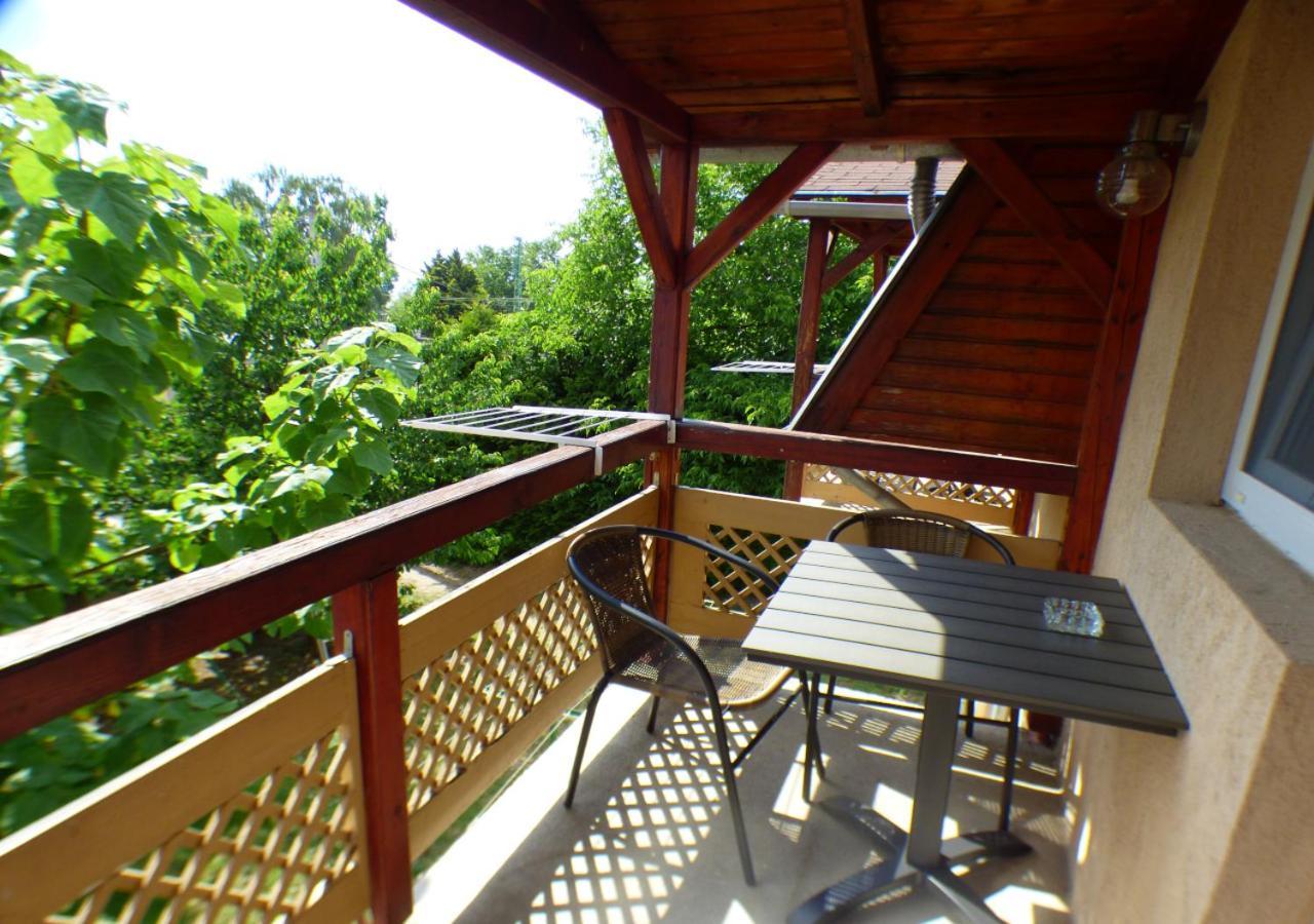 Vitorlas Apartmanhaz Сиофок Екстериор снимка
